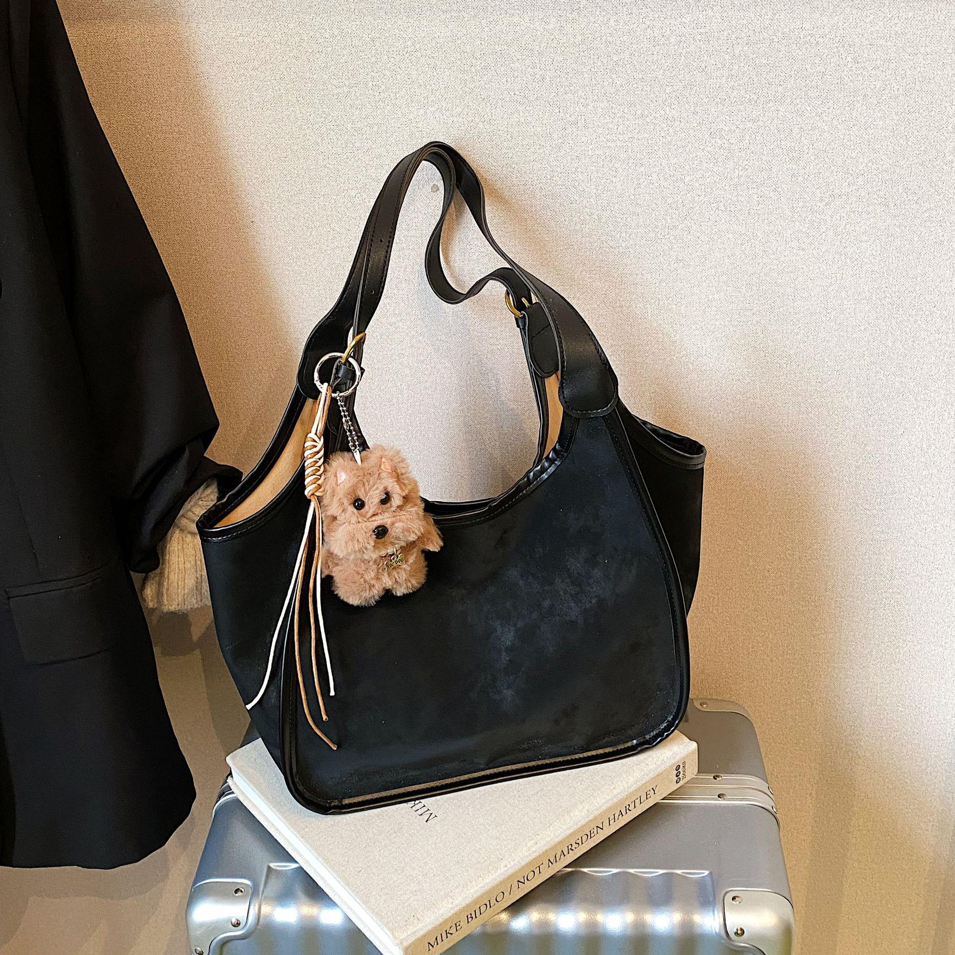 

Вместительная ретро сумка-подмышка женская новая модная повседневная в иностранном стиле сумка через плечо мягкая кожаная текстура сумка-тоут для мамы и ребенка no pendant to send a small bag чёрный