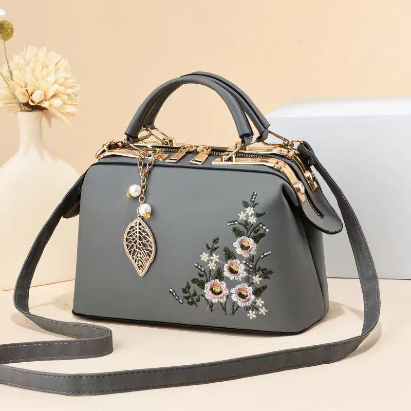 

Летняя женская сумка-подушка с вышивкой, кожаная женская сумка, новая женская сумка через плечо, дизайнерская женская сумка через плечо