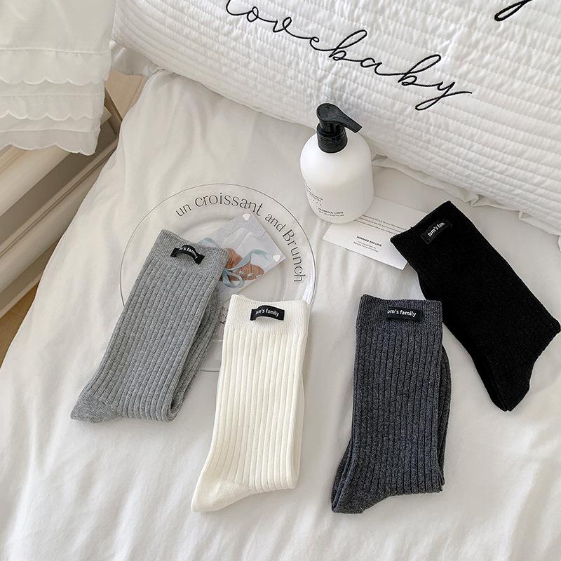 Damen Buchstaben Stoffetikett Einfarbig Vertikal gestreift Mid-Calf Socken Frühling und Herbst Grau Trendy Frotteesocken Ohne Naht