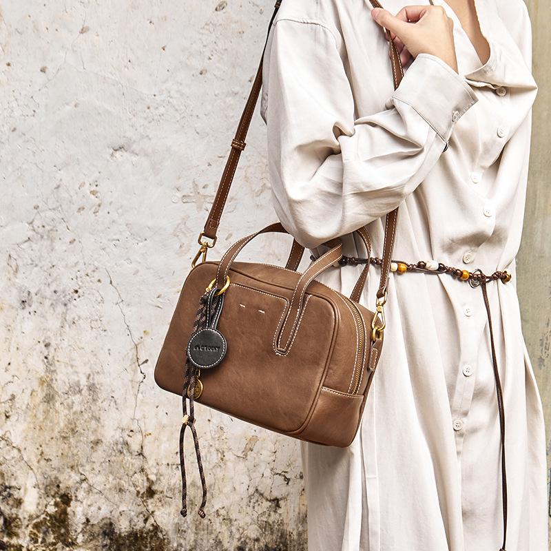 Women's Veg-Tanned Cowhide Bowling Bag: Fall/Winter 2025 Commute & Fashionable Crossbody Handbag