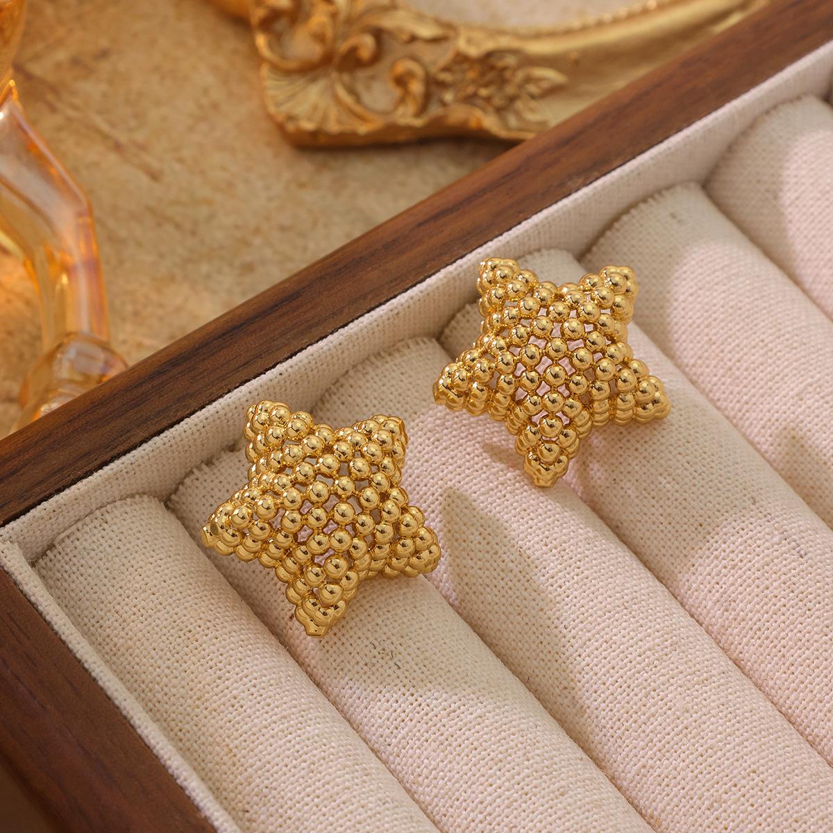 

Light Luxury Personalized Minimalist Design Japanese Korean Styles Genuine Gold Plated Star Studded Explosive Earrings