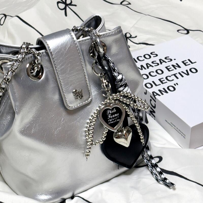 Trendy leather heart + silver ribbon pendant keychain bag hook Leather Deer Heart Keychain_Black