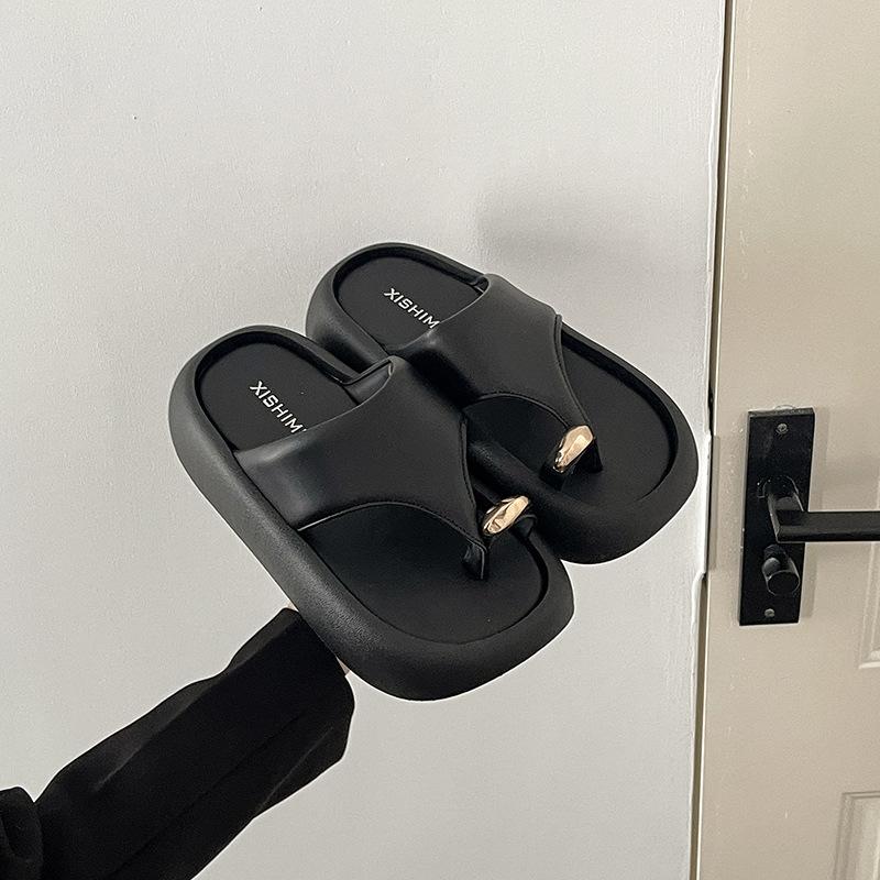 

Fashion design thick bottom heightening set of toe flip-flops women s 2025 summer new casual versatile beach cool slippers 35