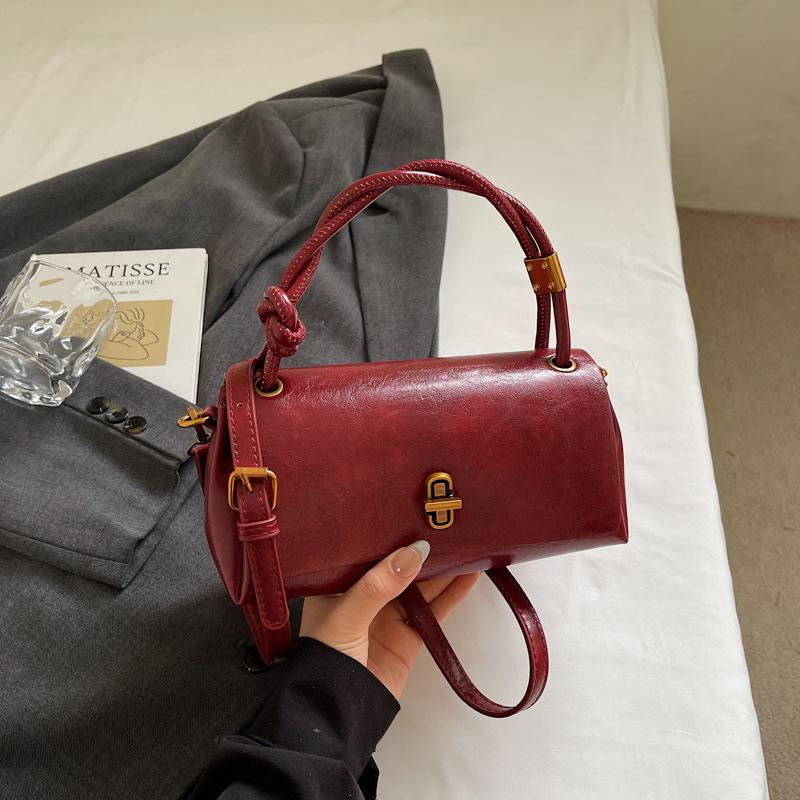 Premium niche bag women's retro 2025 new autumn and winter versatile messenger bag Korean version ins portable small square bag