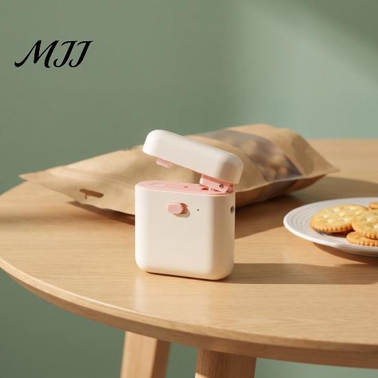 One Handed Bag Sealer for Travel Mini Sealer, Magnetic Rechargeable Heat Snack Plastic Portable Coffee Bags Bags, Food Freshness Clip, Quick Resealing