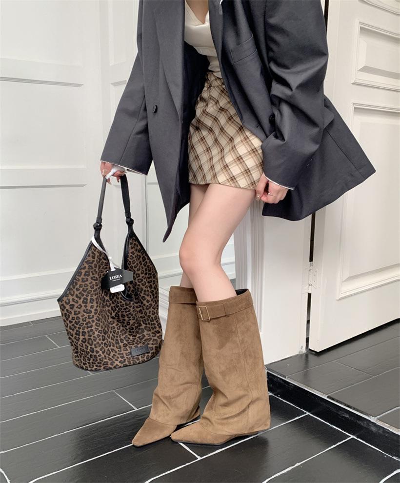 

Retro niche thin pointed high trouser boots women s boots but knee long mopping boots western cowboy boots 39 хаки