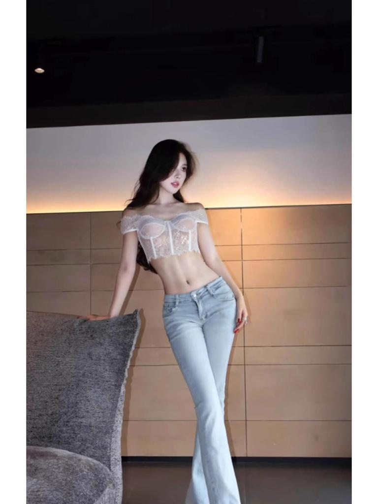 Damen Hellfarbige Hüftjeans mit Stretch und leicht ausgestelltem Bein für Frühling und Herbst