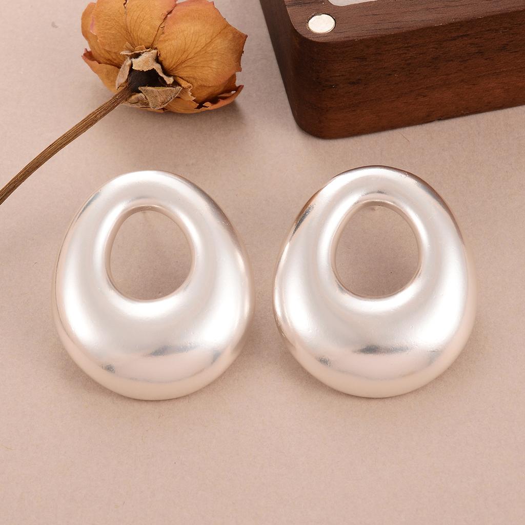 Fashion Oval Hollow Earrings Ins Temperament Simple Personality Geometric Stud Earrings New High-end Earrings Women