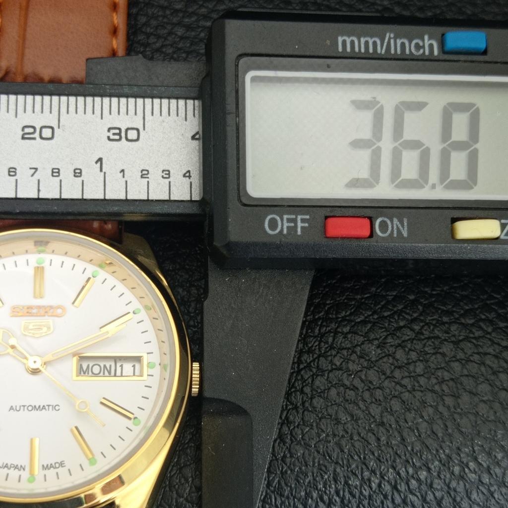 AUTOMATIC VINTAGE REFURBISHED SEIKO 5 JAPAN MENS WHITE DIAL WATCH a442345-1