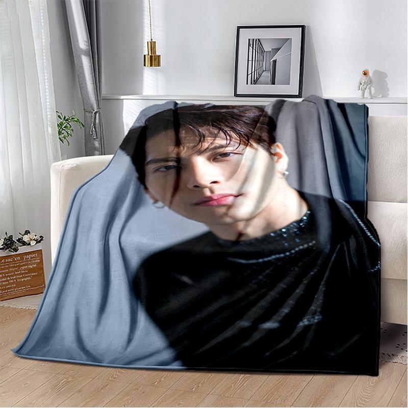 3D Jackson Wang Sångare Stjärna Mjuk Plyschfilt, Flanellfilt Kastafilt för Vardagsrum Sovrum Säng Soffa Picknick Barnpresent