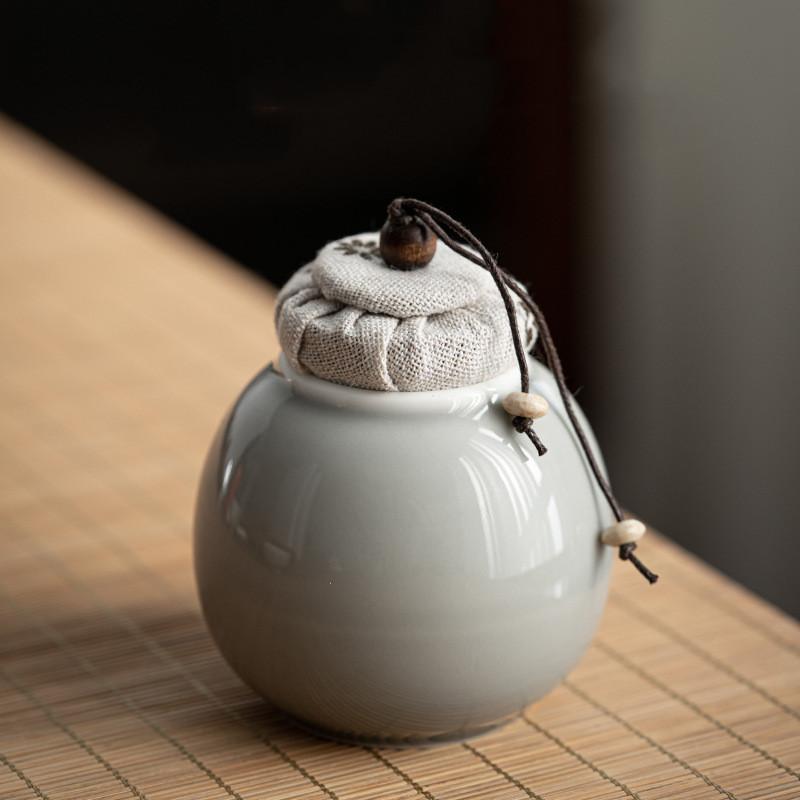 

200ml Japanese Mini Tea Caddy Handmade Ceramic Sealed Coffee Container Portable Travel Tea Jar Exquisite Tea Accessories 7.5x9.5cm 200ml світло-сірого кольору