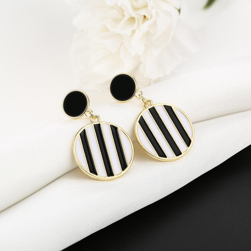 Black & White Striped Round Dangle Earrings - Korean Fashion, Versatile, High-End Jewelry