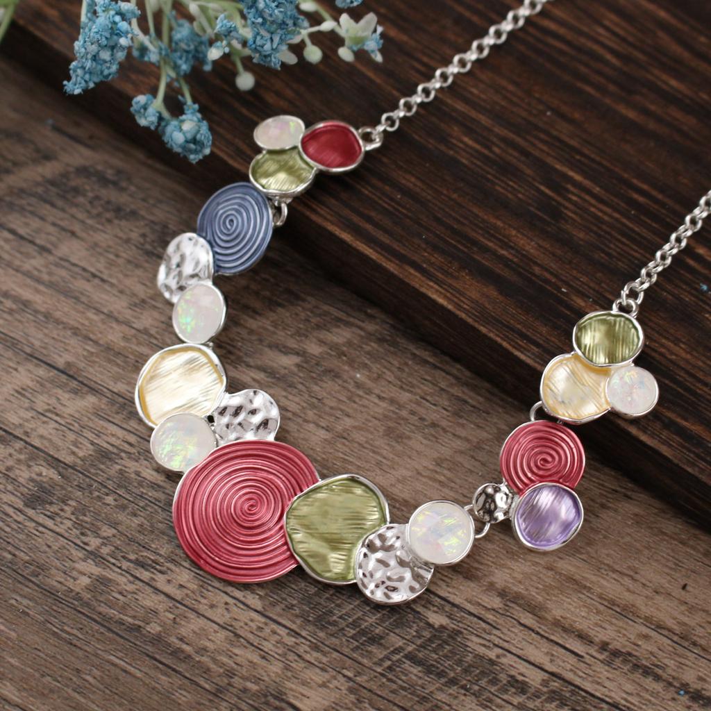 Pendentif long fleur géométrique creuse couleur émail, pendentif collier polyvalent en forme de cœur pour femme à sens élevé