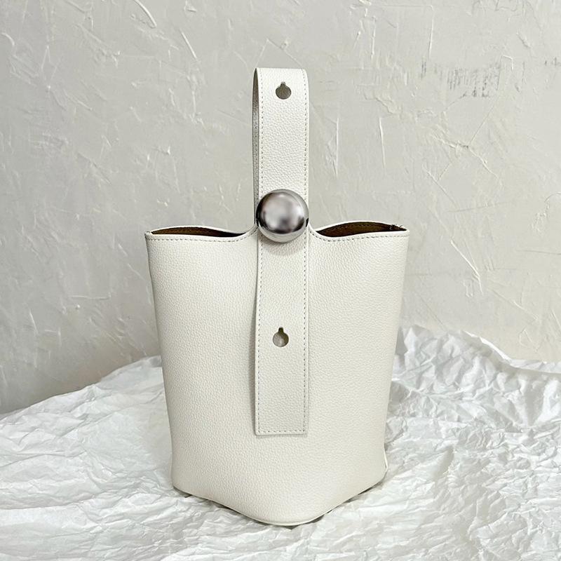 2025 New Bag Women's Pebble Bucket Bucket Bag Imported Leather One Shoulder Crossbody Portable Large Capacity