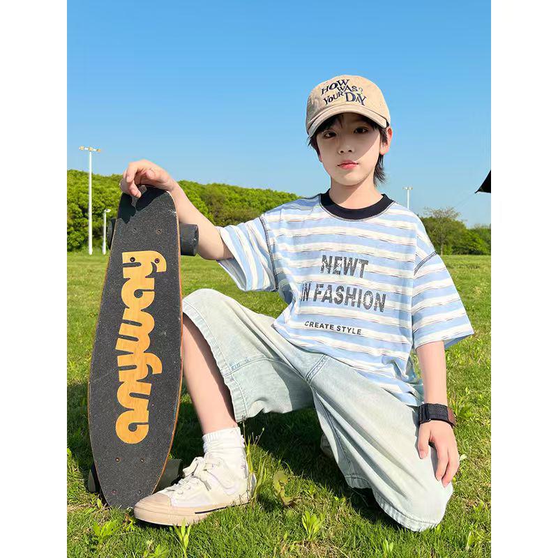 Jungen-Streifen-Sommer-T-Shirt-Set im koreanischen Stil 2026 - Atmungsaktiv, Dünn, Kurzarm, Lässige Mode