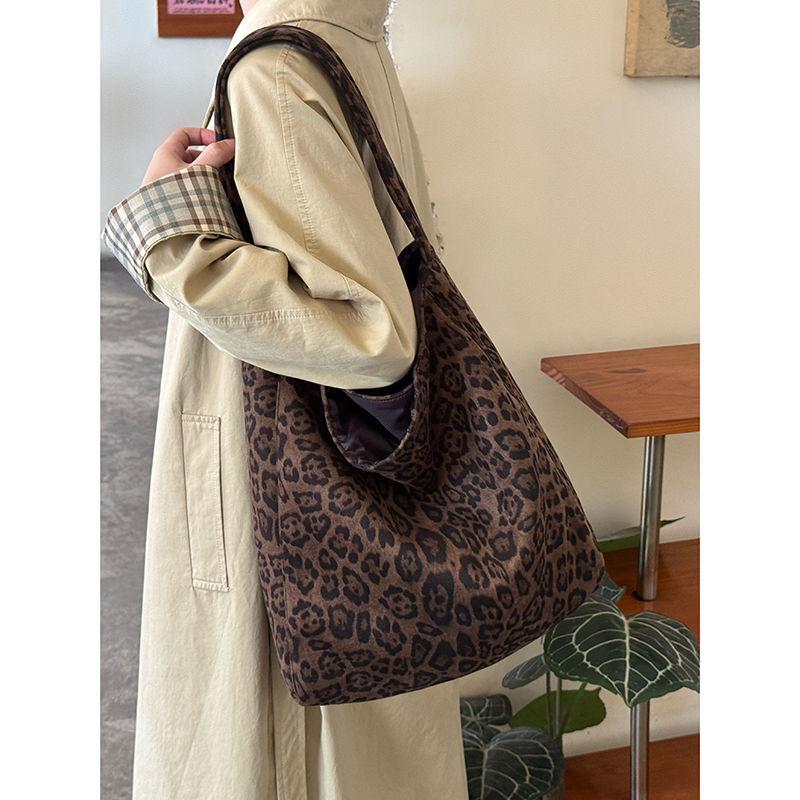 Korean Leopard Print Corduroy Tote: Women's Autumn/Winter Large Capacity Shoulder and Underarm Bag for Work and Commute