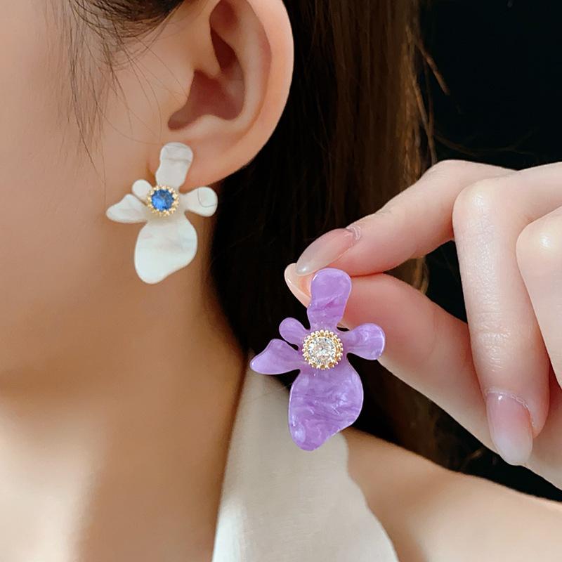 Zircon resin irregular flower earrings simple fashion stud earrings light luxury high sense fresh earrings