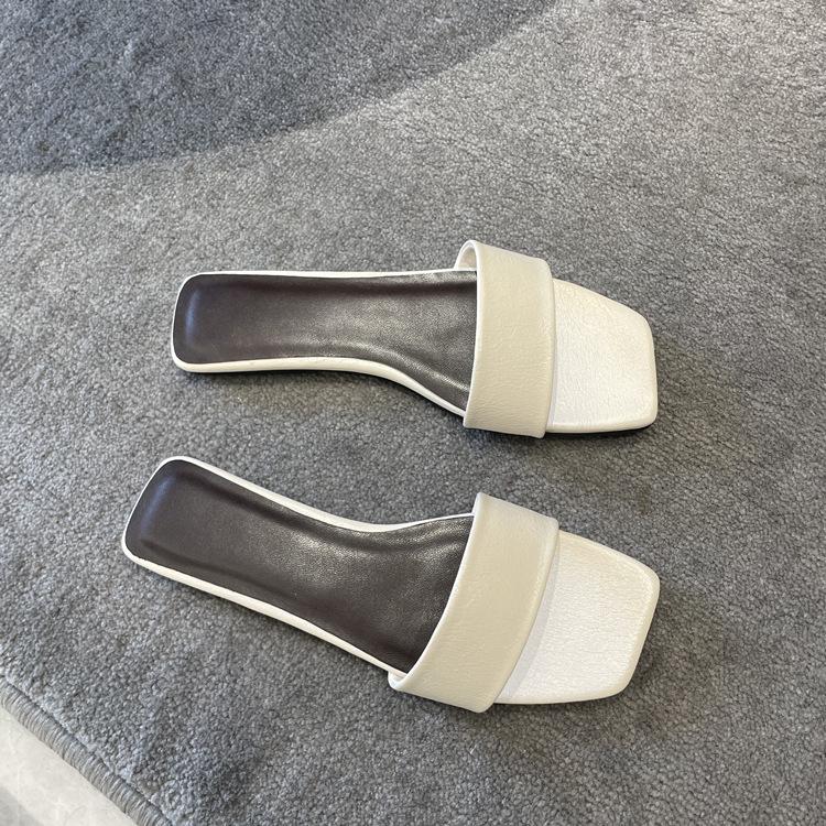 Fashion Women Fashion Sandals 2025 New Summer Flat Shoes Square Toe Slip-on Girls Indoor Street Slippers Plus Size Beach Slides