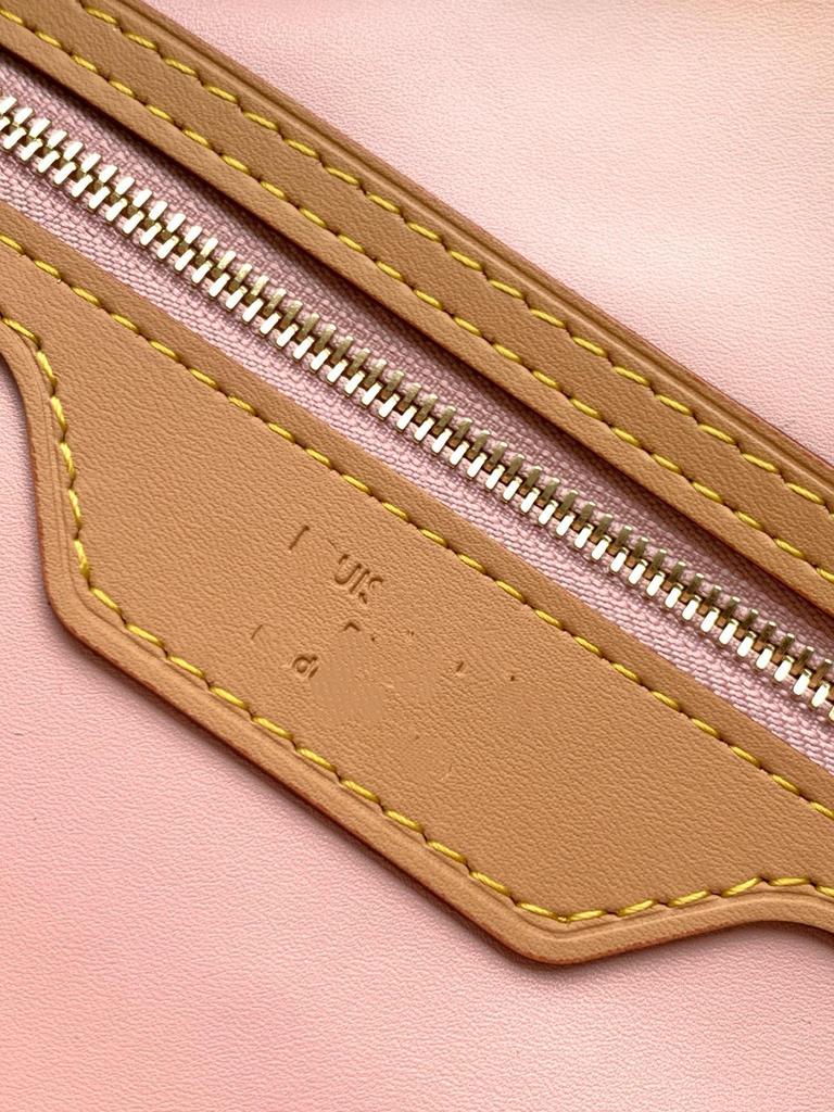 LV 2025 Boston Trend Ostrich Leather Shoulder Bag Fashion Couple Model