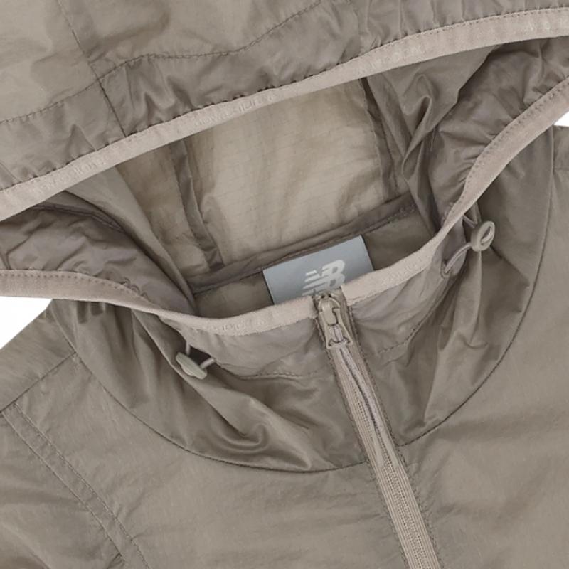 New Balance Women Breeze Light Ultra Lightweight Woven Jacket Nbnag2w522