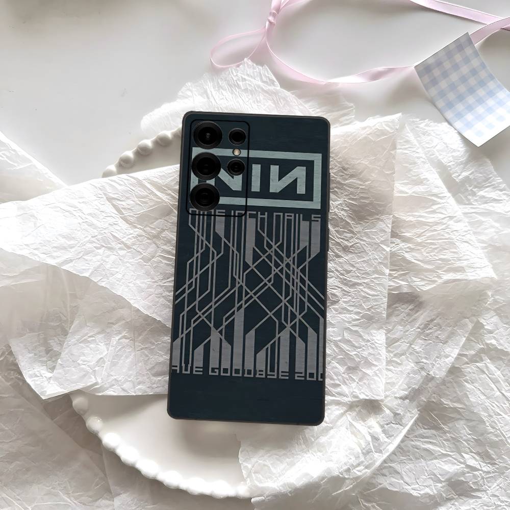 

1pc Rock Band Nine I-Inch N-Nails Phone Case Silicone PC+TPU For Samsung S10 20 30 22 23 24 Plus Lite Fundas Samsung S24 Plus