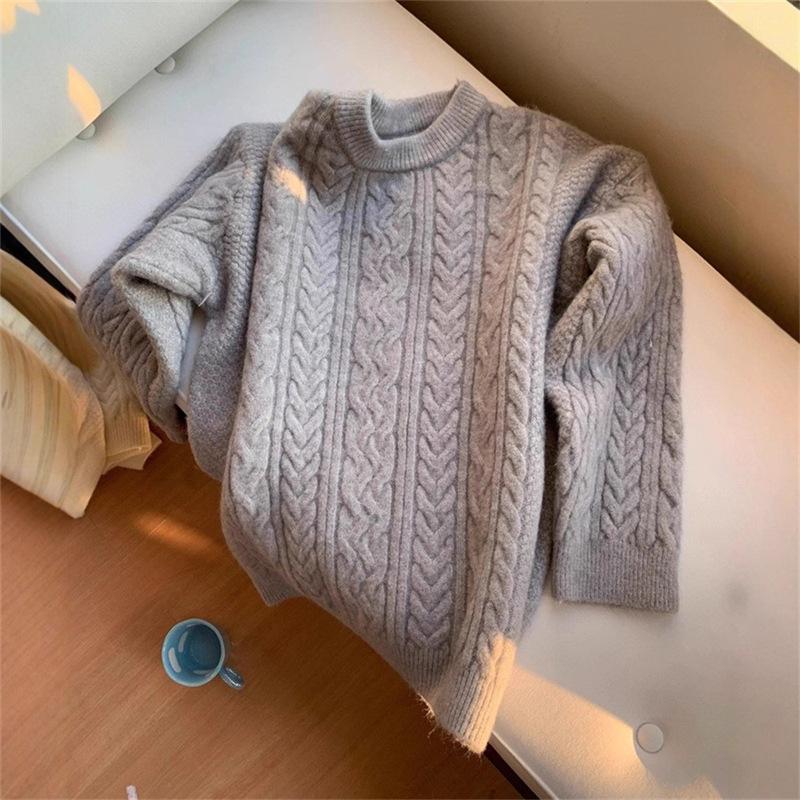 A Gentle Round-neck Braided Pullover Sweater for Women, A New Loose and Soft Knitted Top for Autumn and Winter