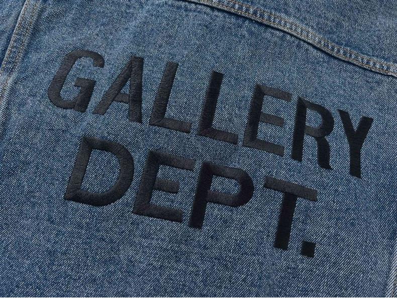 Trendy džínová bunda Gallery Dept v prané modré barvě s vyšívaným logem