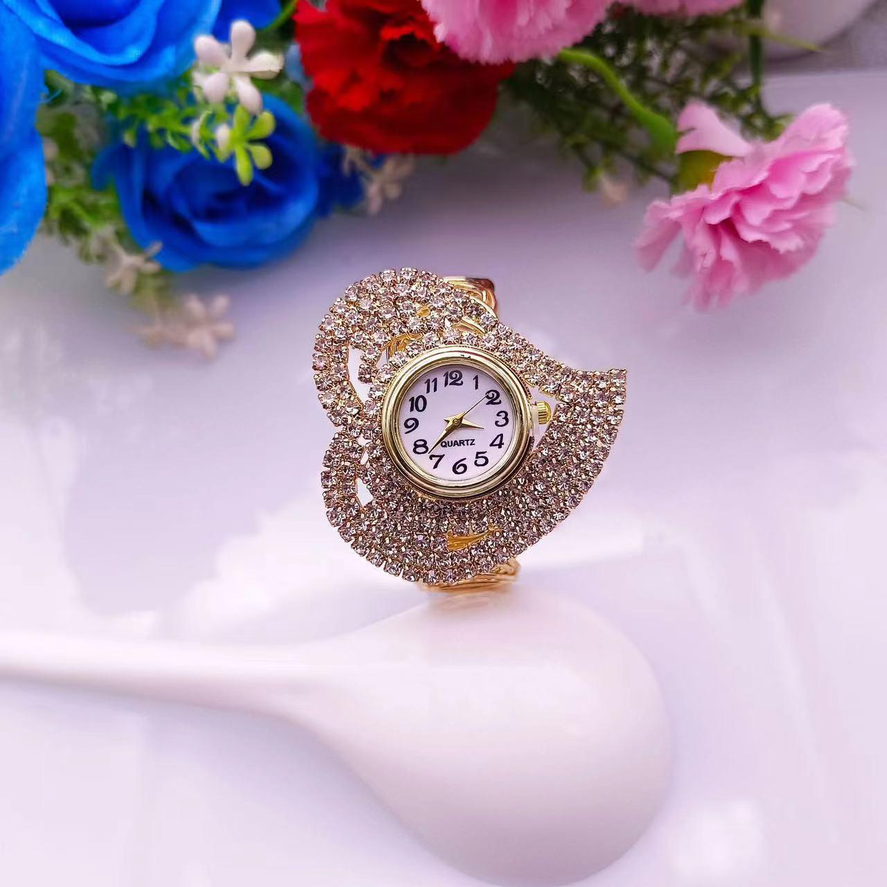 Fashionable Women s Korean-Style Quartz Bracelet Watch 5.5*8