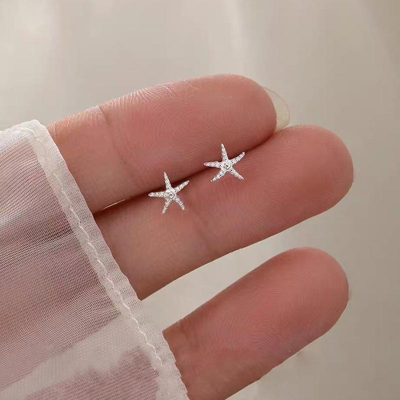 Raising Ear Holes, Small Stud Earrings for Women, Simple, Sweet, Small and Fresh Earrings, Niche Design, Versatile Earrings