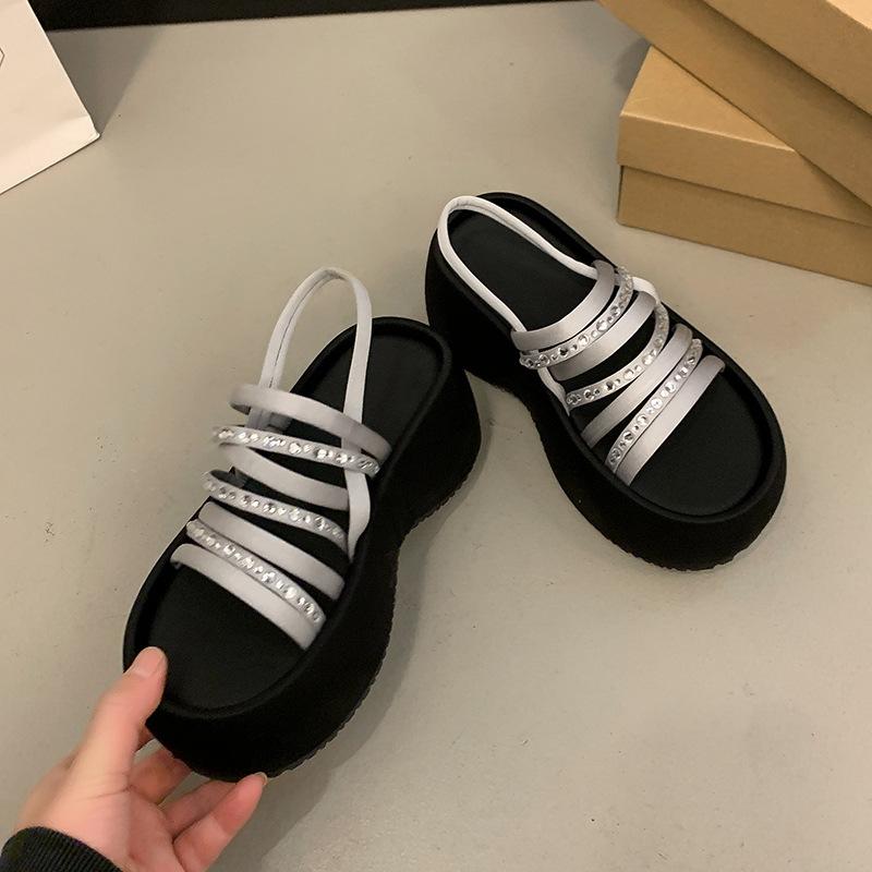 Muffin platform rhinestone sandals women's summer 2025 new one-word strap black versatile skirt heightening beach shoes