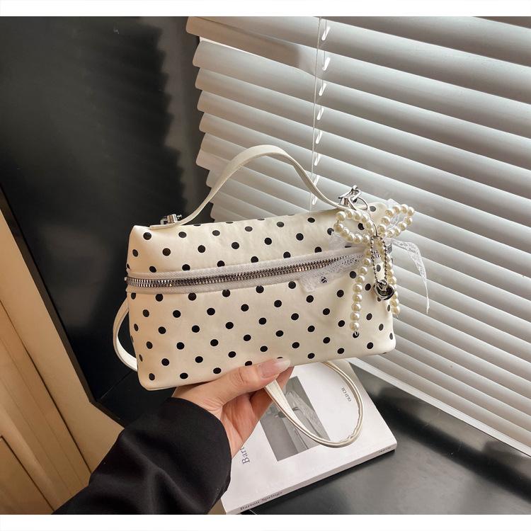Retro Sweetheart Polka Dot Crossbody Bag: Elegant Korean Style, Versatile Commuter Shoulder Bag