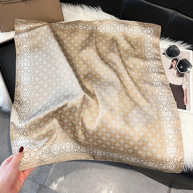 71Cm silk scarf women's high-end sense European and American hot-selling printed fashion scarf retro paisley cashew flower satin square scarf