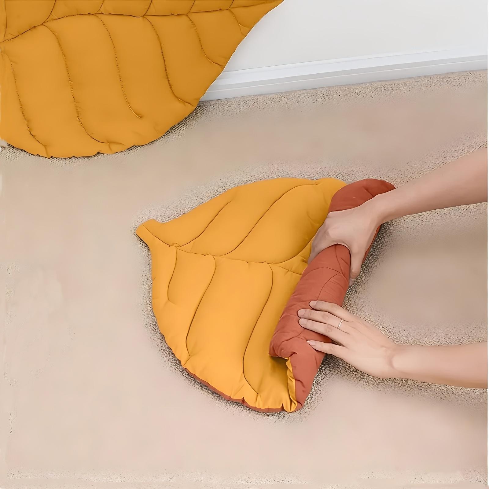 

1 Comfortable Pet Mat Soft Polyester, Washable, Non-Slip Sleeping Pad for Cats and Dogs, Chew Resistant, Ideal for Small Pet Bedding