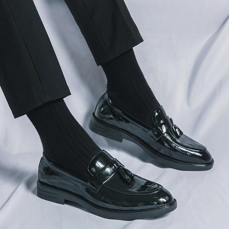 Men Shoes Green Black Loafers Men PU Embossed Pattern Tassel Decoration Round Toe Business Formal Shoes Large Sizes 38-46