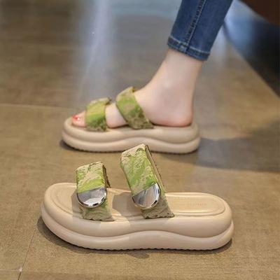Slippers Women's Summer Wear 2025 New High-end Fashion with Skirt Platform Beach Sandals Super Fire Sandals