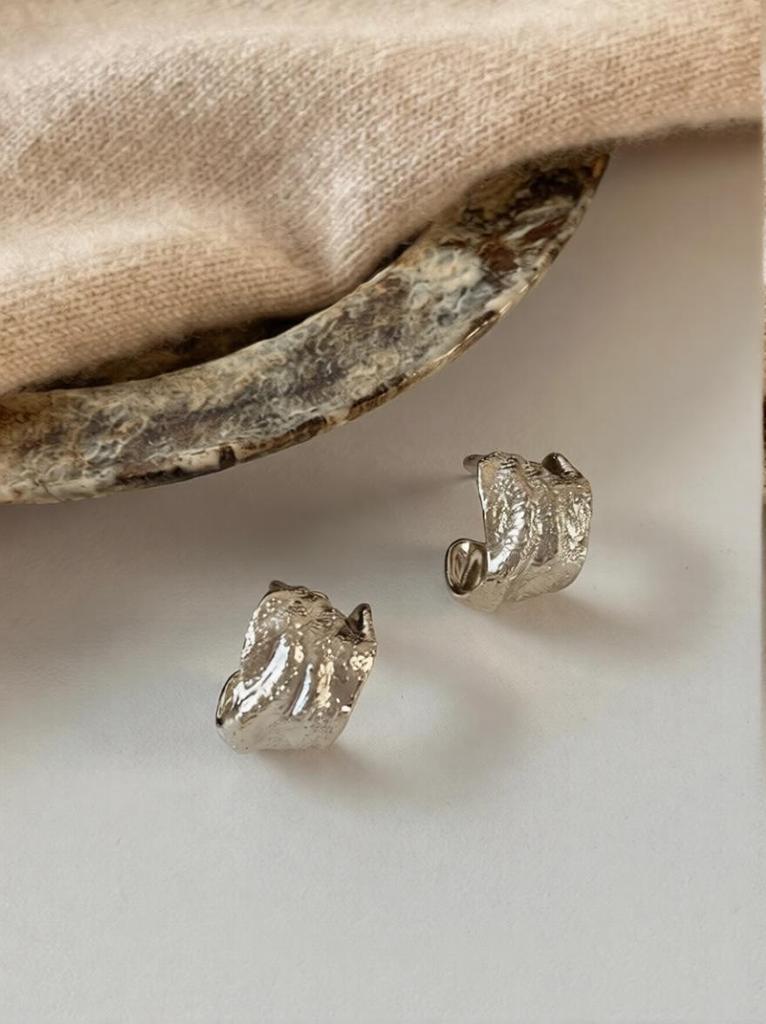 Korean Inspired C-Shaped Pleated Stud Earrings: Stylish & Versatile Design with a Light Luxury Touch