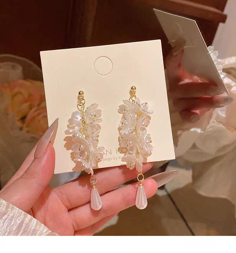 Elegant Grape Cluster and Wheat Ear Tassel Earrings for Women - Fashionable and Versatile Slimming Ear Jewelry
