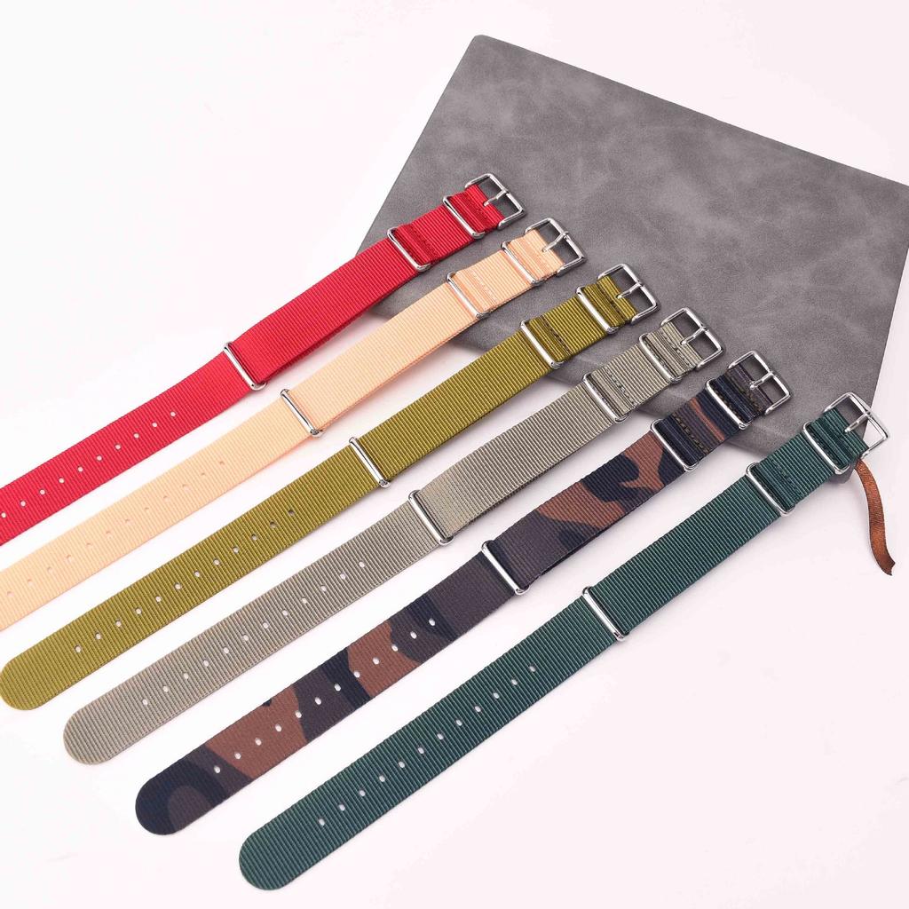 Cinturino per Orologio in Tela di Nylon Esteso con Fibbia ad Ardiglione a Tre Anelli 18 20 22 24mm Traspirante Braccialetto di Ricambio Universale per Uomo