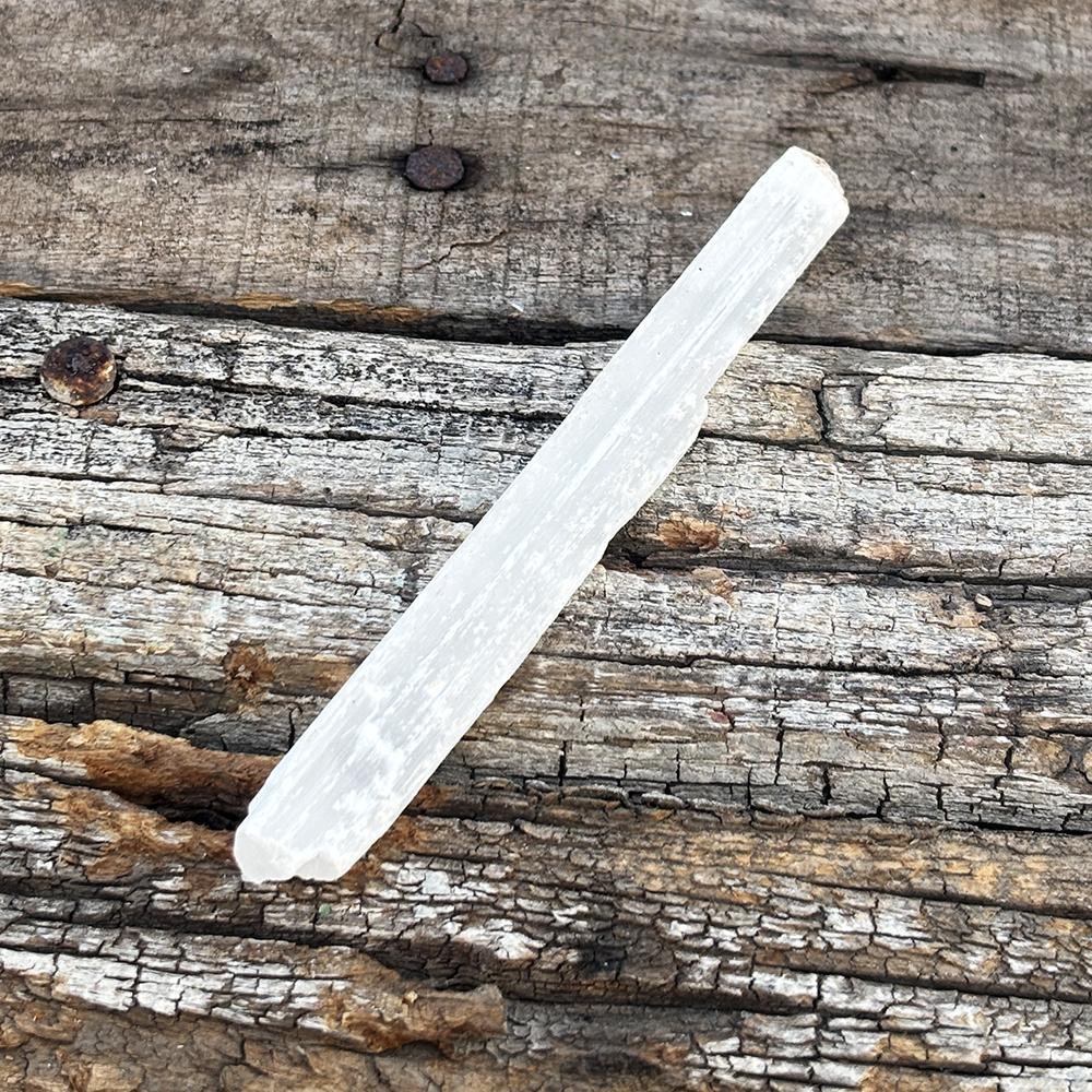 Natural White Selenite 102.15 ct