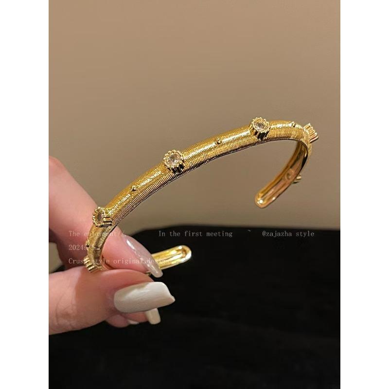 The New Spirit Snake Flash Diamond Bracelet Has a Sense of Design, Niche Temperament, Simple High-value and Versatile Retro Bracelet.
