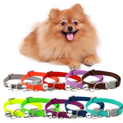 Collare per animali domestici Sicurezza Design con fibbia regolabile Collana collare per cuccioli Colore solido Collare per gatti con campanellino Forniture per animali domestici