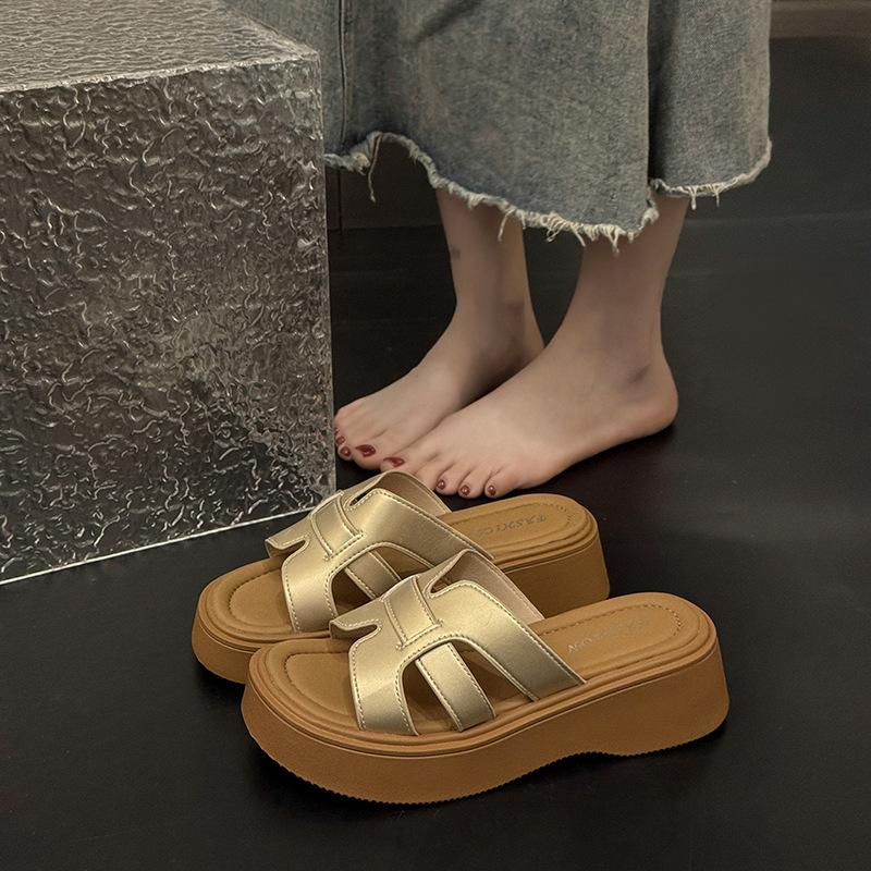 Thick-bottomed woven cool slippers for women to wear in the summer of 2025 New fairy wind comfortable and lightweight one-word beach slippers