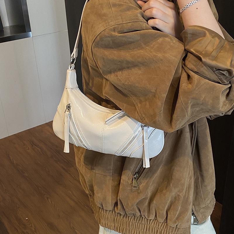 

Vintage Spice Girl Wind Shoulder Bag Women s Large Capacity Premium Messenger Bag Commuter Underarm Bag Tide