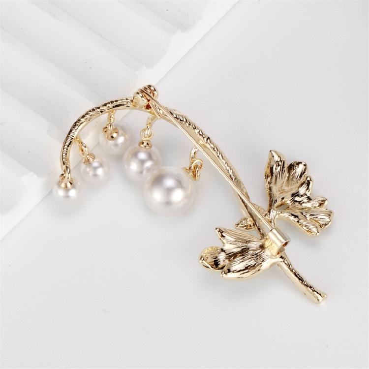 Versatile Floral Pearls Brooch 2 Color Options Lightweight Zinc Alloy For Various Outfits