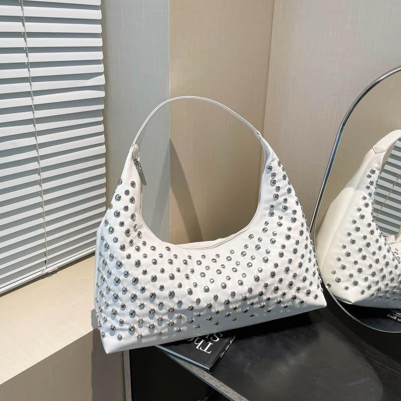 2025 Summer Luxury Vintage Underarm Bags Pu Leather Rivet Shoulder Bags Large Capacity Commuter Travel Shoulder Bag
