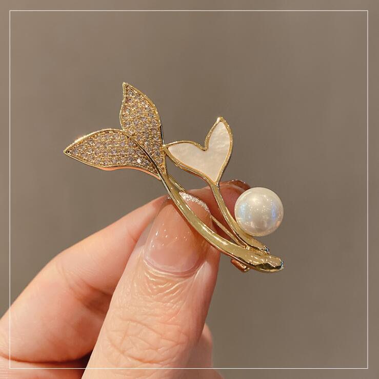 Elegant Pearl Brooch - High-End Minimalist Clothing Accessory