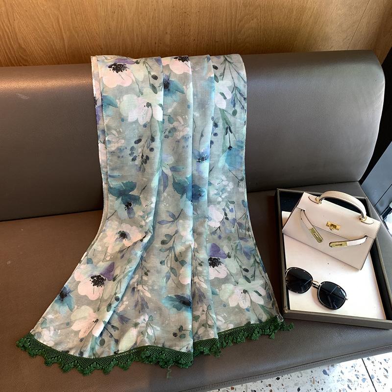 Variety of ethnic styles, silk scarves, shawls, scarves, ancient styles, characteristic fashion scarves, travel photos, wearing women s shawls 90*180