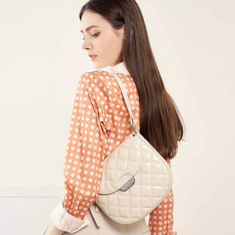 Niche Pig Nose Semi-round Saddle Bag, High-end Diamond Underarm Bag, New Leather One-shoulder Messenger Bag for Women