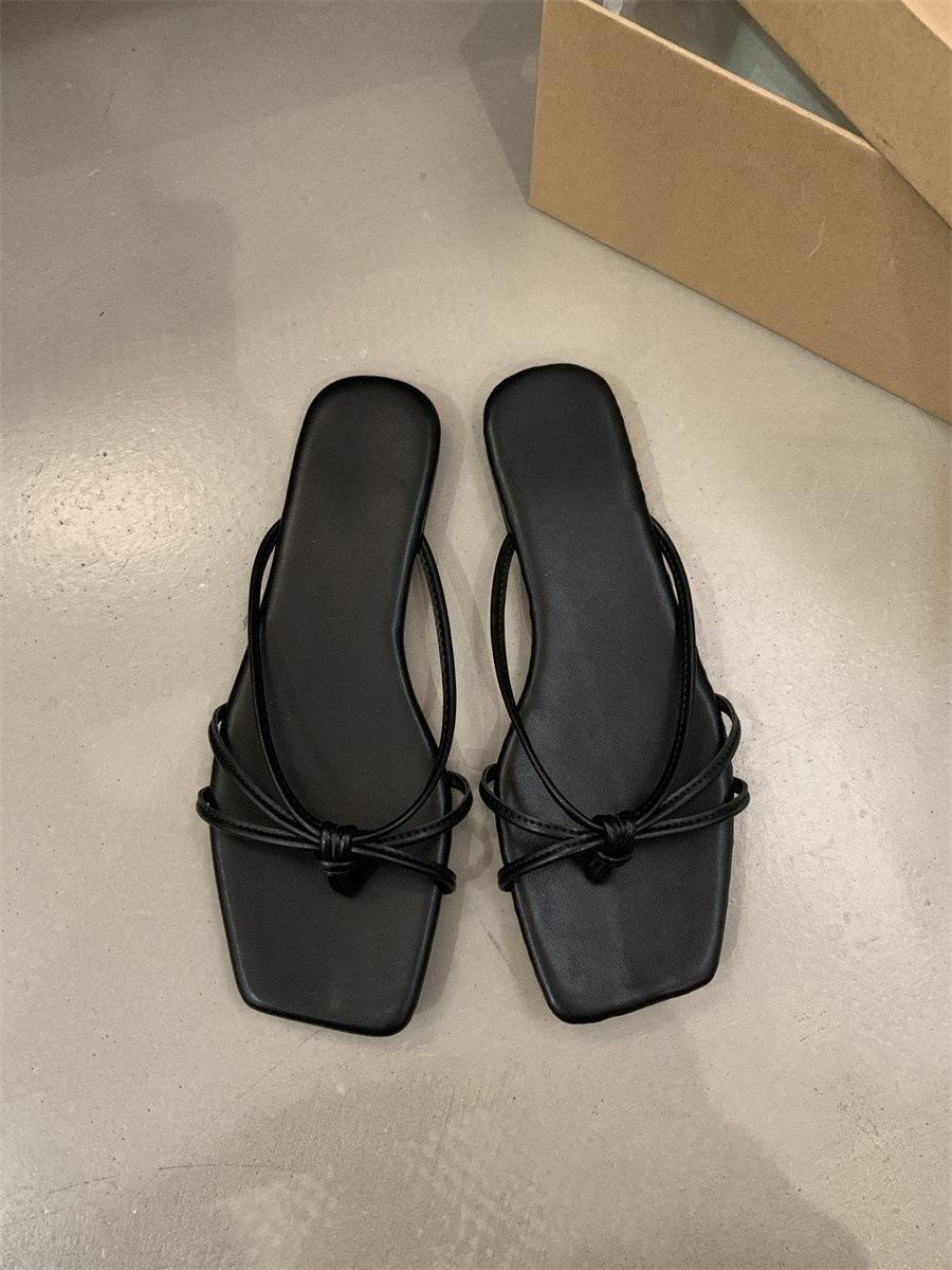 

Весна 2025 новые крутые шлепанцы на плоской подошве с квадратным носком в сказочном стиле с ремешком для юбки с закрытым носком серебристые сандалии женская обувь 35