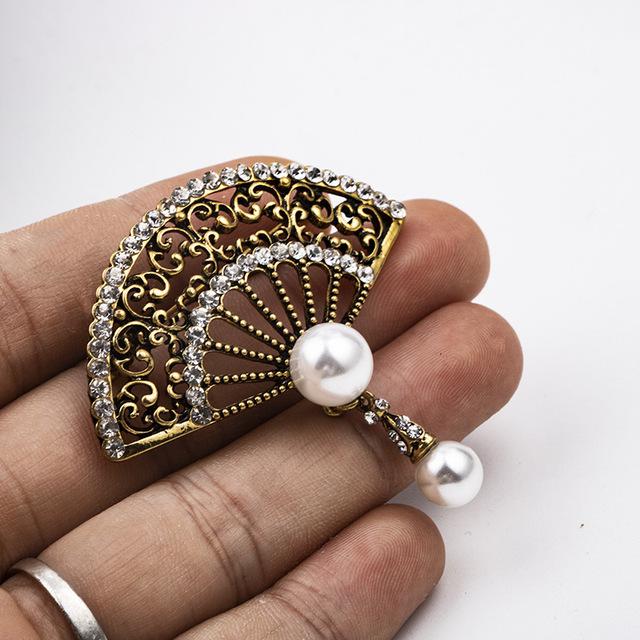

Новая ретро хрустальная брошь-веер с жемчужной кисточкой, булавка на лацкан, значок на рубашку, броши на воротник, ювелирные изделия для женщин, аксессуары, подарки